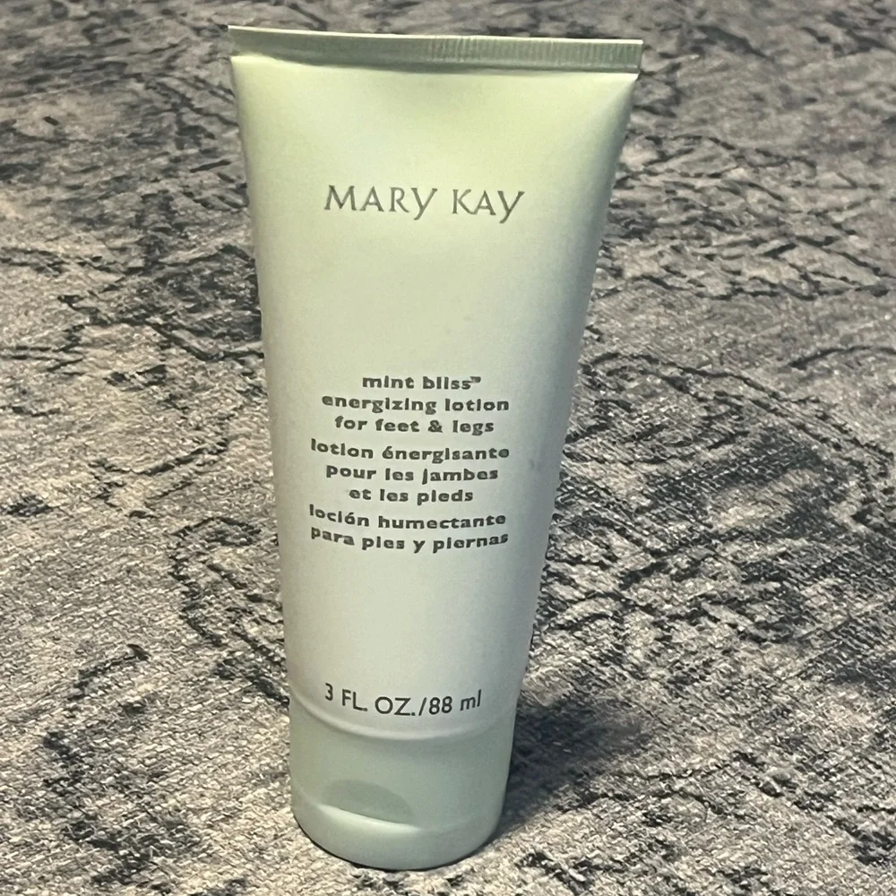 New Mary Kay mint bliss energizing lotion for feet and legs - Picture 1 of 3